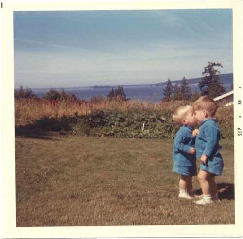 Bob Kissing Scott Sep 69.jpg