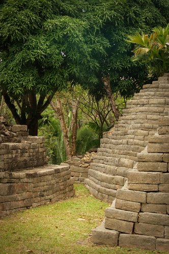 ruins pathway 2.jpg ruins pathway 2.jpg