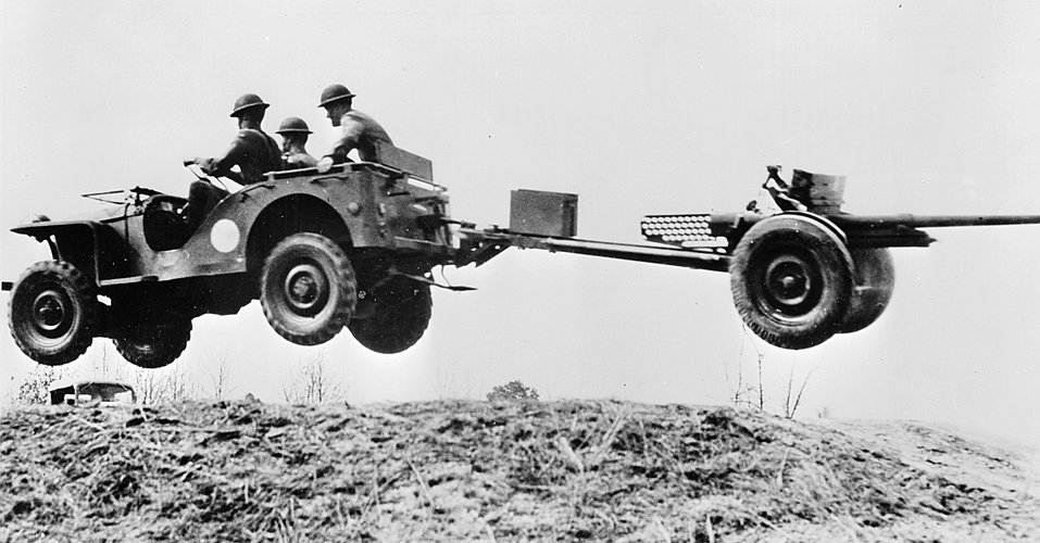 1920px-Bantam_jeep_flying_37mm_sm_(cropped).jpg