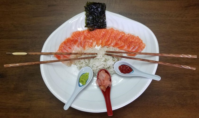Salmon sashimi.jpg