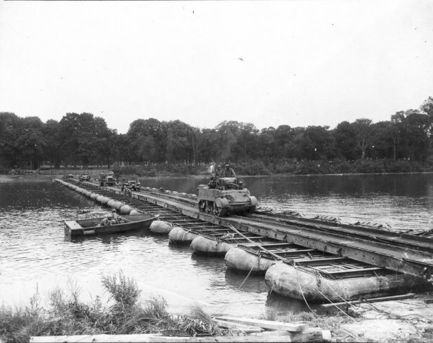 First Bridge Across the Seine - 635ft - photo 2.jpg