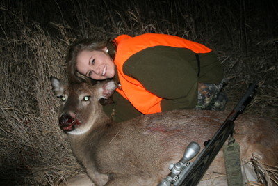 Carlee's first deer 12-12-12 005 (2).JPG