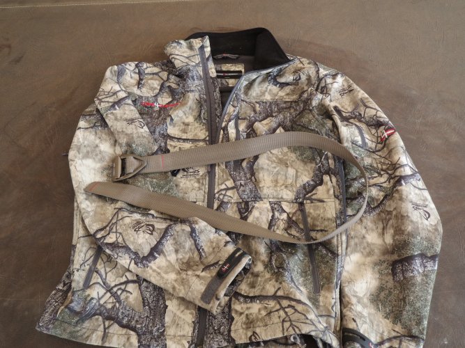 camo jacket, belt.JPG camo jacket, belt.JPG