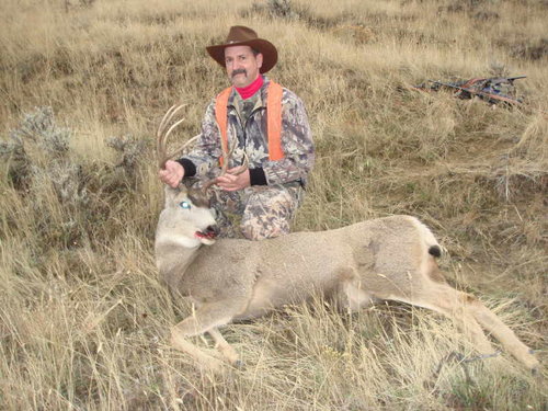 Carl Montana 06 Buck.jpg