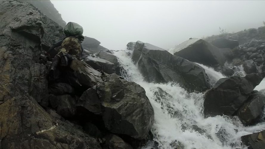Climbing the waterfall 2.jpg Climbing the waterfall 2.jpg