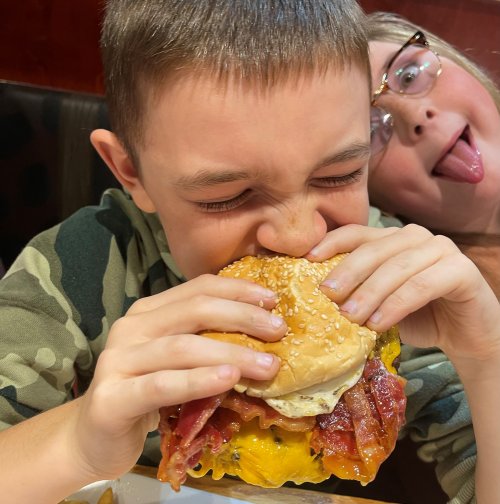 Moose_burger.jpg Moose_burger.jpg
