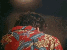 tom-selleck-magnum-pi (1).gif