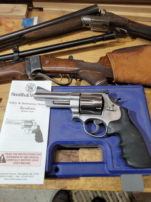 Smith & Wesson 629 44 mag.jpg