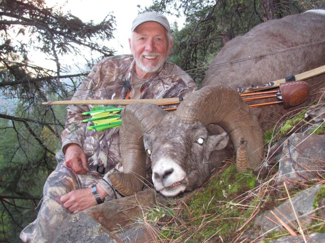 Bighorn Ram with Greg.jpg Bighorn Ram with Greg.jpg