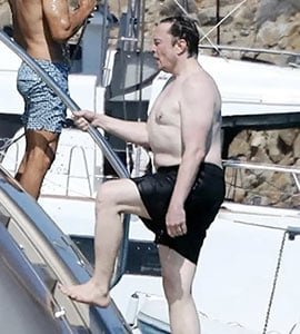 b6nt3va8_elon-musk-shirtless-270_295x200_19_July_22.jpg