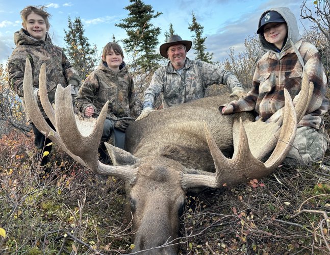 2023_moose.JPG 2023_moose.JPG