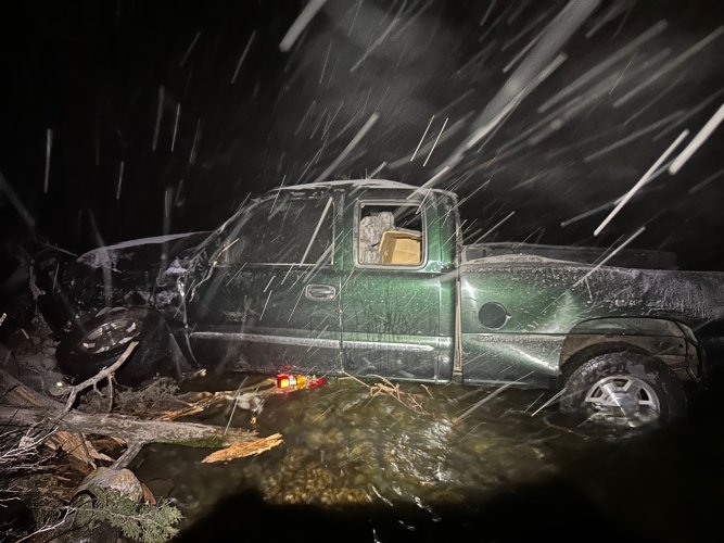 Truck-in river 1.jpg Truck-in river 1.jpg