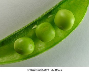 three-peas-pod-260nw-2086072.jpg