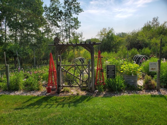 Garden.jpg Garden.jpg