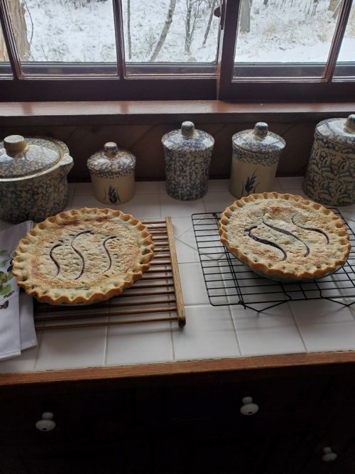 Donna's 3-berry pies.jpg Donna's 3-berry pies.jpg