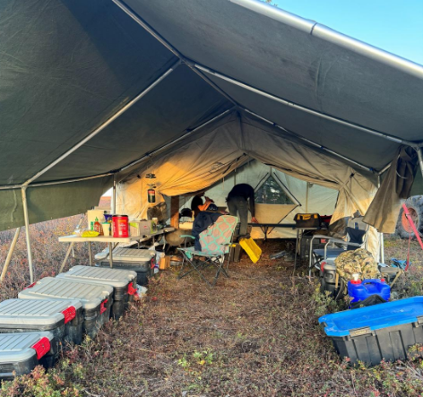 Setting up camp.png Setting up camp.png