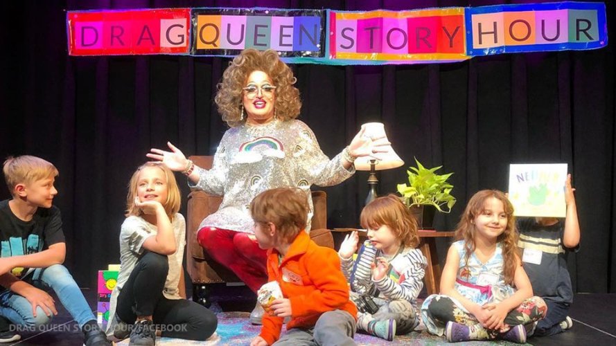 Drag-Queen-Story-Hour-1834031373.jpg.0a8c92bbd365f5c43cf99ccb4079a24f.jpg