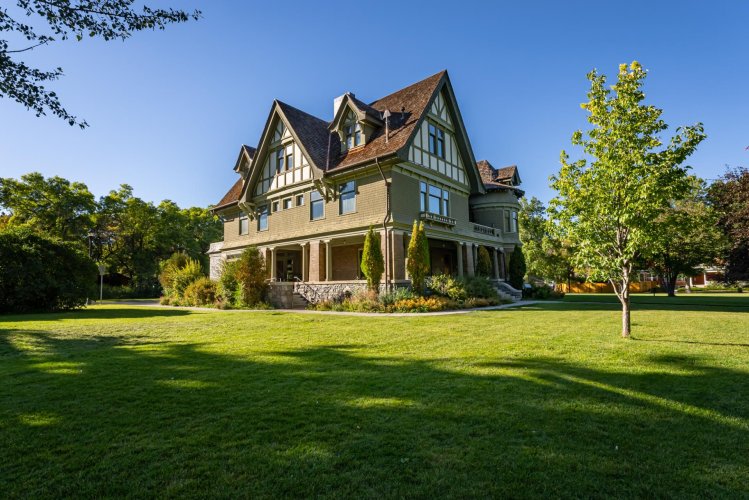 Story Mansion.jpg