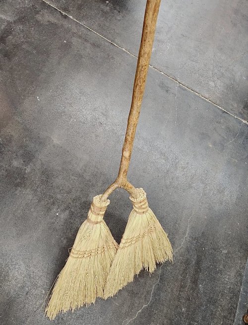 broom.jpg