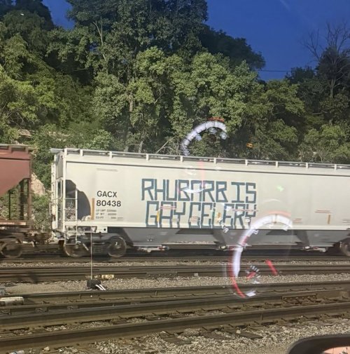 HRf8-6YbAAAMBcV.jpeg