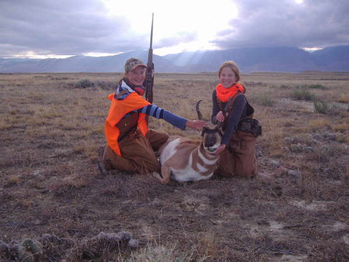 08 girls WY hunt 1.jpg