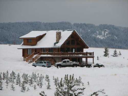 Cabin snow.jpg