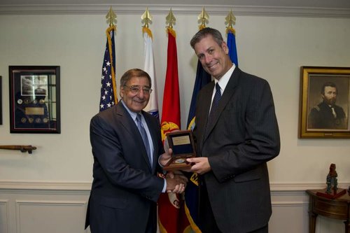 Secretary of Defense presents an award.jpg Secretary of Defense presents an award.jpg