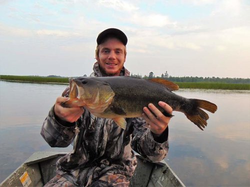 20 in Largemouth Bass Tahquamenon River.jpg 20 in Largemouth Bass Tahquamenon River.jpg