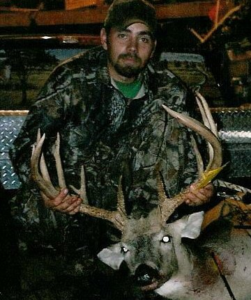 2004 bow buck crop.jpg