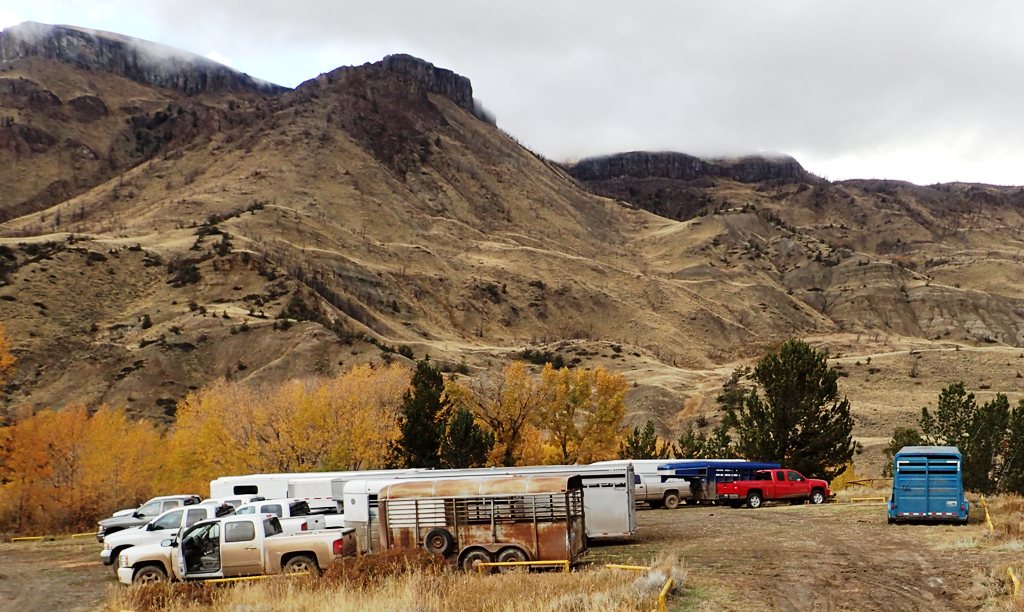 trailhead_parking.jpg