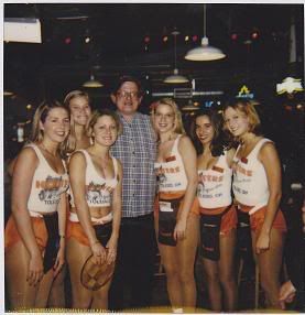 hooters1.jpg